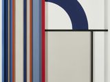 une peinture abstraite représentant un cercle bleu, rouge et blanc sur fond blanc