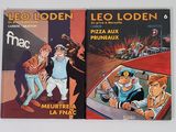 deux livres posés sur une table