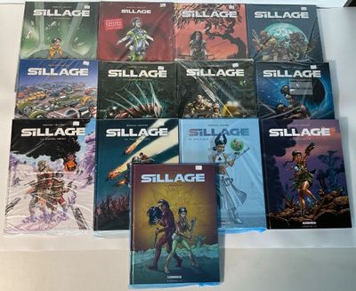 un grand nombre de livres posés sur une table