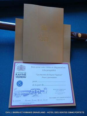 une carte sur laquelle figurent une batte de baseball et une batte de baseball