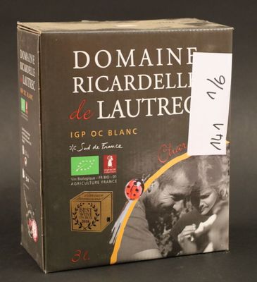 emballage d'une boîte de vin sur laquelle figure une coccinelle