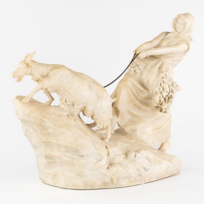 La "chevrière avec son bouc", une statue en albâtre sculptée…