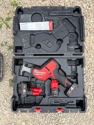 Les outils se trouvent dans la mallette et sont prêts à l'emploi.