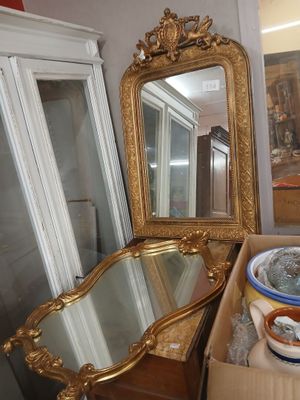 a mirror and a bowl on a table in a room