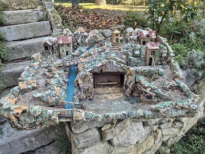 Important décor de crèche provençale habillé liège figurant …