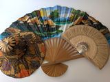 many fans that are sitting on a table
