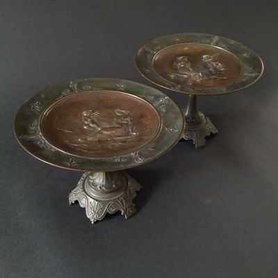 Paire de coupes en bronze à patines brune et noire, fin XIXe…