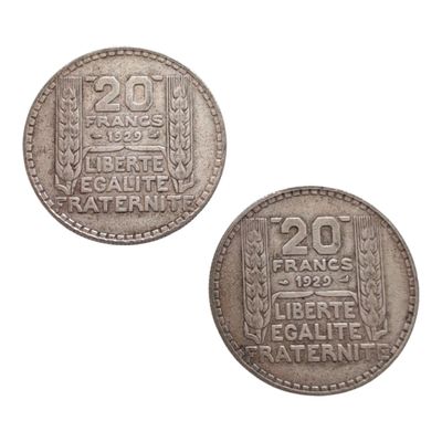 deux pièces d'argent, dont l'une a été émise à l'occasion du 20e anniversaire de la France
