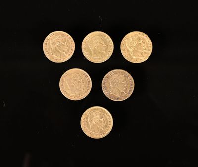 six souverains d'or sur fond noir