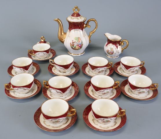 Partie de service à thé en porcelaine d’Italie à décor de scène g...