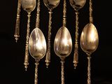 a lot of spoons that are sitting on a table