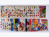 une grande collection d'autocollants est disposée sur une surface blanche