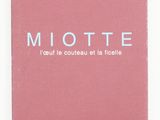 a pink notebook with the words motte written on it