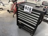 une photo d'une armoire à outils sur laquelle figure un numéro