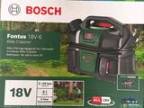 Le carton d'un aspirateur Bosch est posé sur la table.
