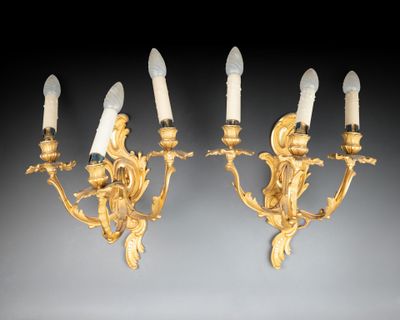paire d'appliques murales en forme de gilet de style Louis XVI