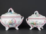 paire de soupières en porcelaine de la famille chinoise