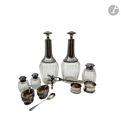 Lot en argent 950/°°° et verre, comprenant : - Paire de cara…