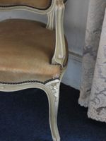 PAIRE DE FAUTEUILS de style Louis XV en bois sculpté et laqu… (photo 4)