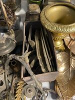 Lot comprenant : ornementations en bronze, laiton, plateau a… (photo 4)
