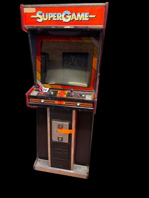une console de jeux vidéo à l'ancienne, équipée d'une horloge