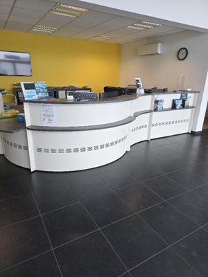 une photo du hall d'accueil d'un immeuble
