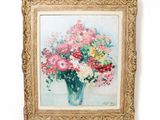 une peinture à l'huile représentant un vase de fleurs sur un mur blanc