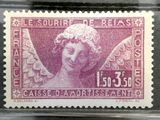 un gros plan d'un timbre sur lequel figure un ange