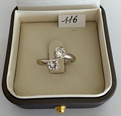 Bague Toi et Moi en or gris sertie de 2 diamants taille bril…