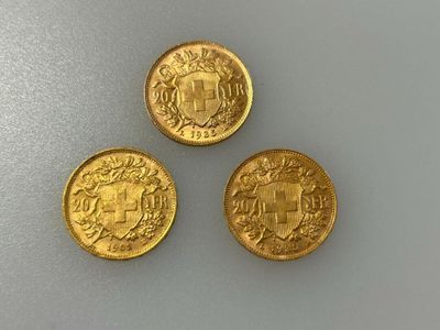 * Trois pièces de vingt francs suisses or années 1935 (x2), 1902. Poid - Photo 1