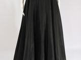une robe noire sur un mannequin mannequin mannequin mannequin mannequin mannequin mannequin mannequin mannequin mannequin