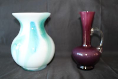 Vase en verre soufflé blanc bleu turquoise, et une carafe/ai…