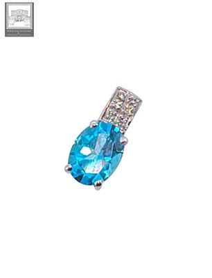 une image représentant un pendentif en pierre bleue et diamants sur fond blanc