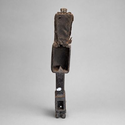 INDE, Santal. Ancien cordophone, Sarhanghi, surface à patine…