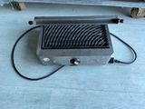 une photo d'un radiateur posé au sol