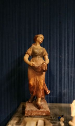 F. Cittin « les semailles ». Sculpture en plâtre. Éclats 