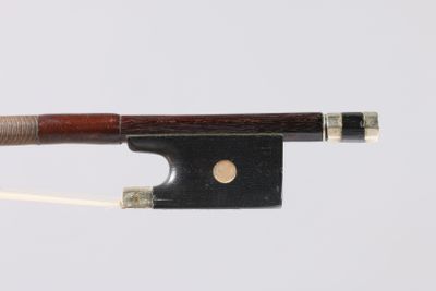an image of a violin bow with a string attached to it