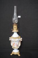 Lampe française ancienne en porcelaine avec montures en bron…