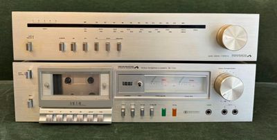an image of a stereo system sitting on top of a table