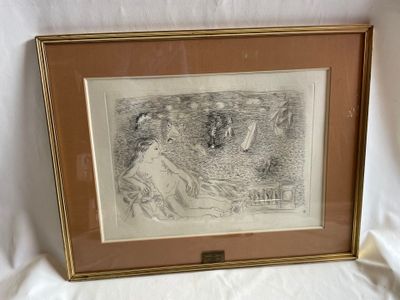 l'image d'un dessin représentant une femme assise sur un lit