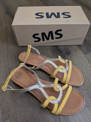 Paire de chaussures de marque SMS