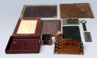 HARROD'S Set de 4 pièces pour bureau années 1970, sous-main …