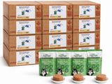 un lot de six boîtes de nourriture pour chat posées sur une table