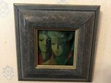 une photo d'un tableau accroché au mur au-dessus des toilettes