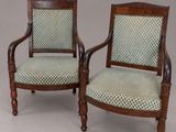 paire de fauteuils en noyer du début du XXe siècle, avec assises rembourrées