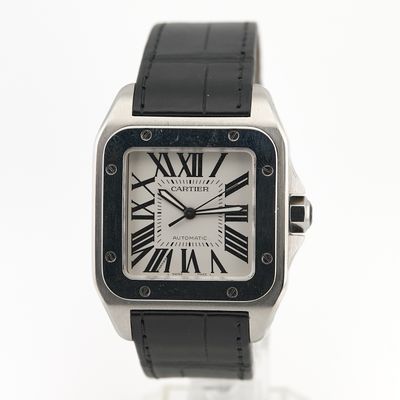 une image d'une montre avec des chiffres romains sur le cadran