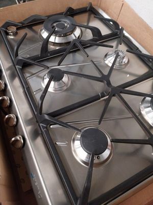 une boîte contenant une plaque de cuisson