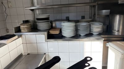 Revêtement plan de travail en inox (sous les assiettes)