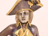 a statue of a man with a hat on his head