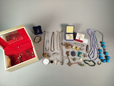 a lot of jewelry in a wooden box on a table